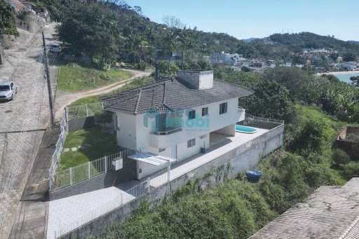 Casa 3 quartos sendo 1 suíte na Ponta de Baixo, São José/SC