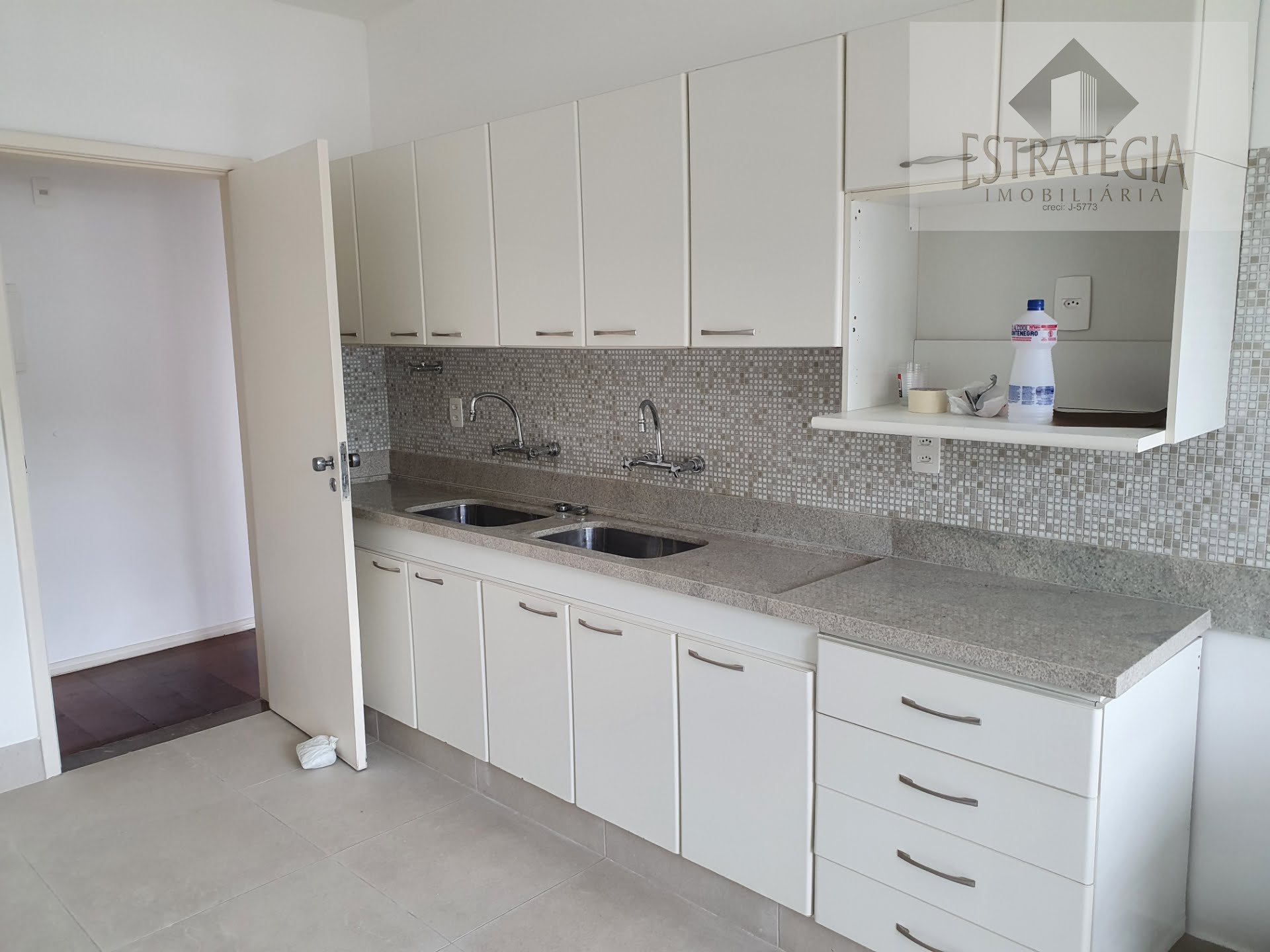 Apartamento à venda com 3 quartos, 1 suíte, 2 vagas e 120m² no Valparaíso, Petrópolis (RJ) — foto 16 de 28