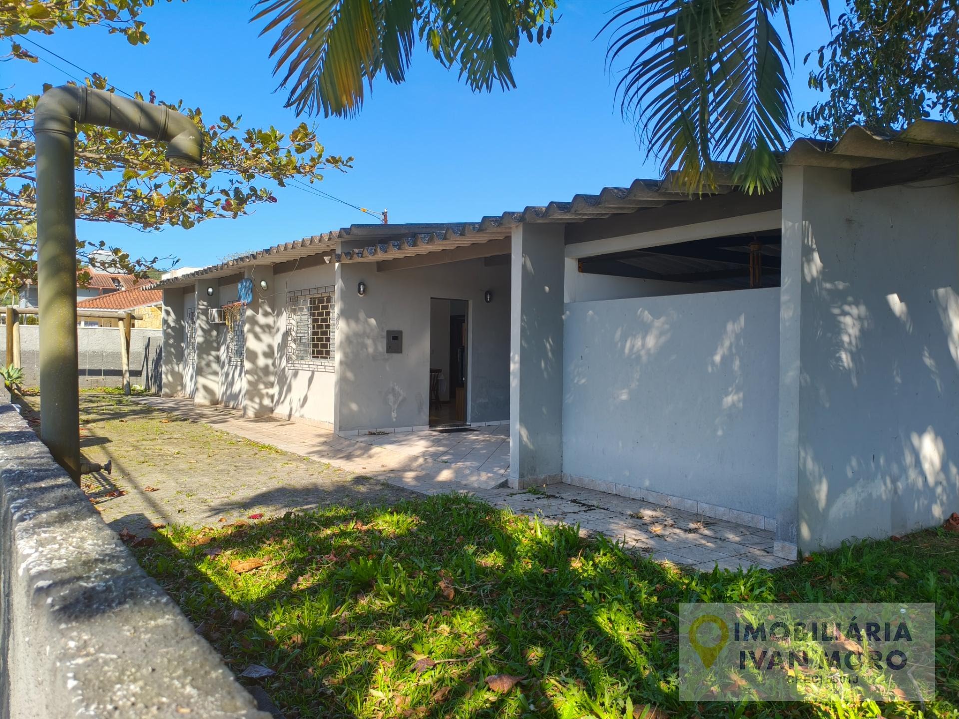Casa para alugar com 4 quartos, 2 banheiros, 4 vagas e 180m² no Daniela, Florianópolis — foto principal