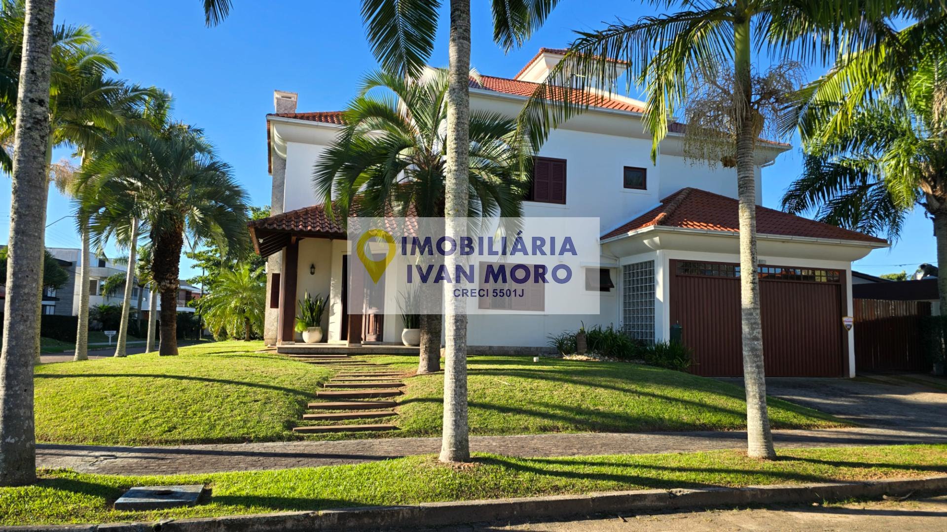 Casa à venda com 6 quartos, 7 banheiros, 5 vagas e 548m² no Jurerê Internacional, Florianópolis — foto principal