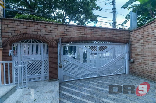 Casa Sobrado em Alto da Mooca - São Paulo, SP., aceita permuta por imóvel menor.