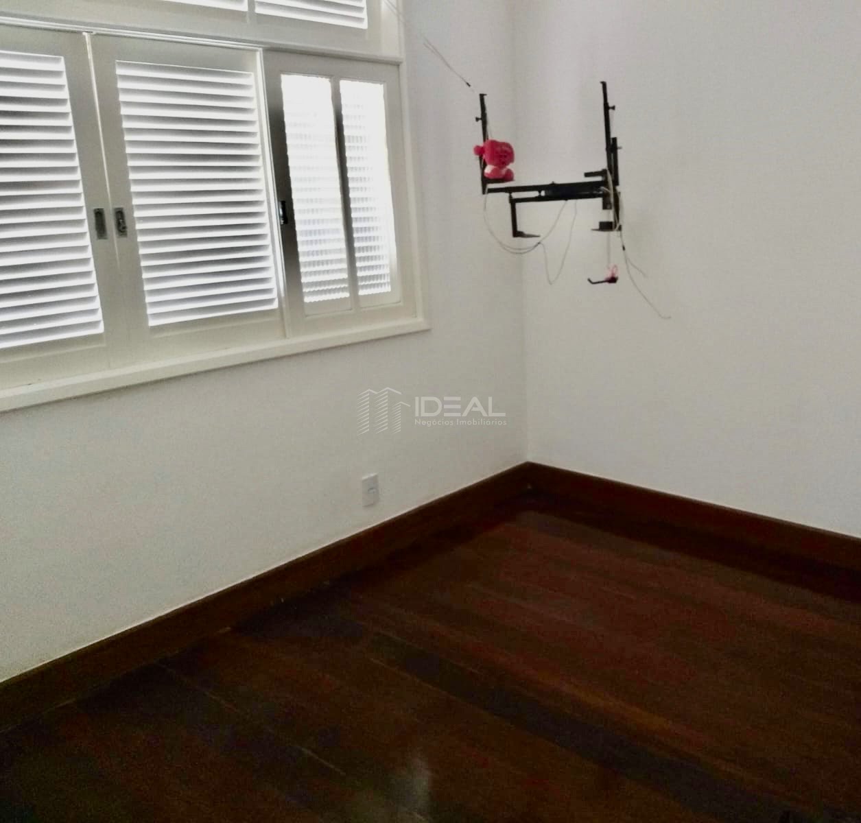 Casa à venda com 3 quartos, 3 banheiros e 420m² no Parque Turf Club, Campos dos Goytacazes (RJ) — foto 8 de 27