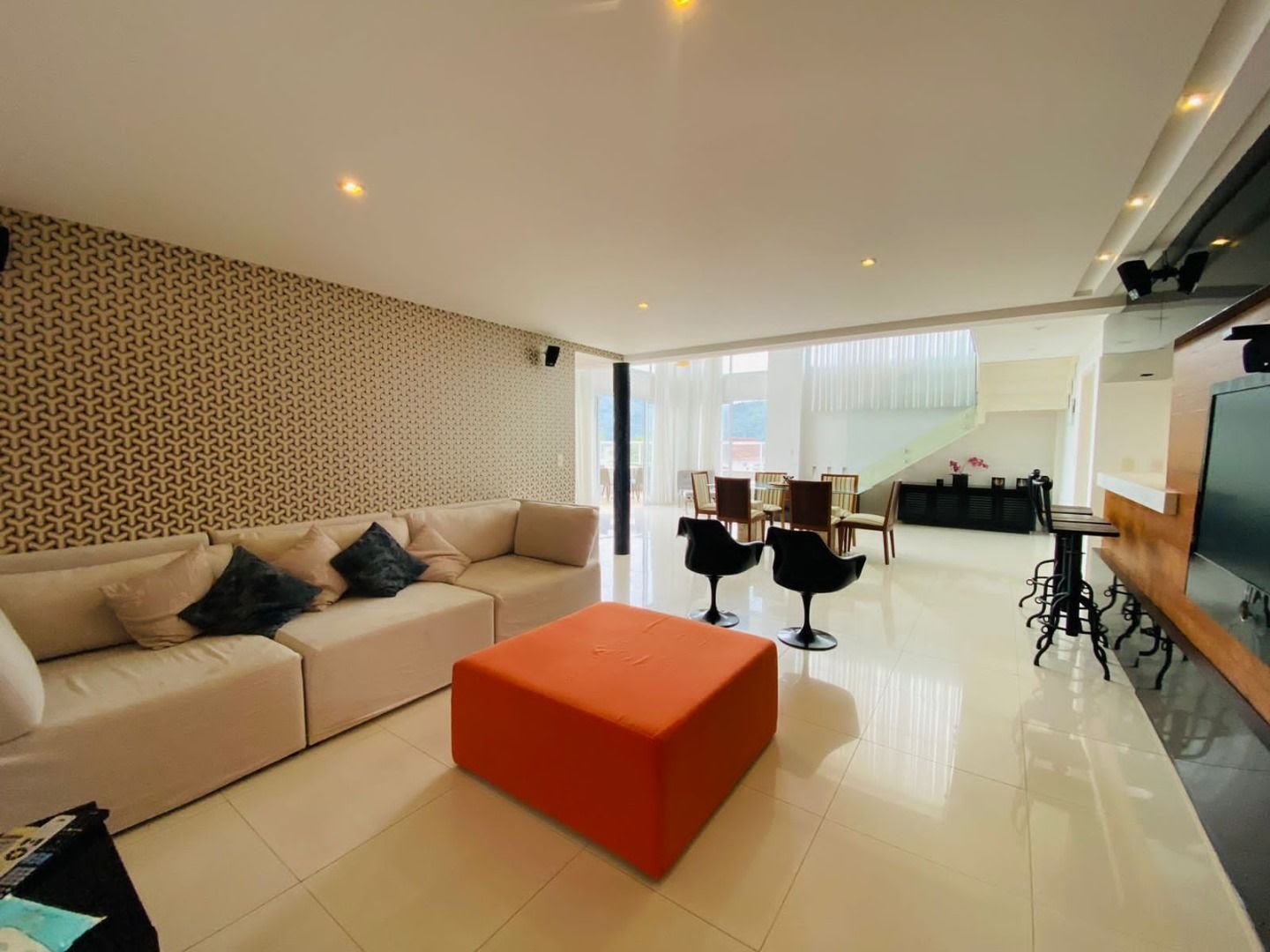 Apartamento à venda com 4 quartos, 5 banheiros, 2 vagas e 200m² no Praia de Itaguá, Ubatuba (SP) — foto 6 de 24