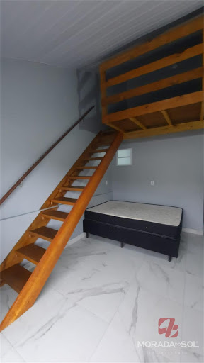 Escada para o mezanino