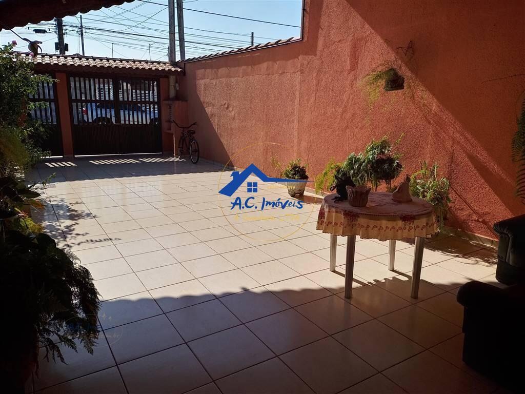 Casa à venda com 3 quartos, 2 banheiros, 2 vagas e 182m² no Tupi, Praia Grande — foto principal