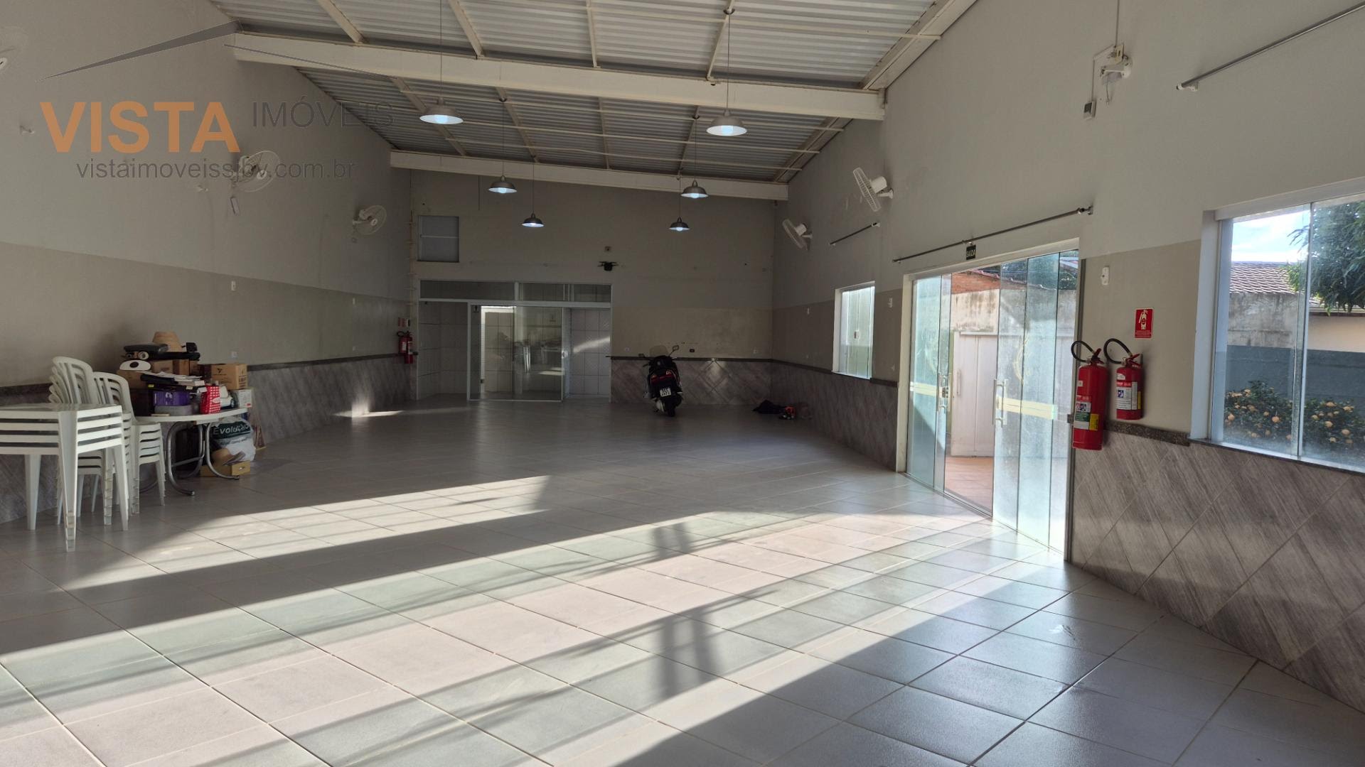Comercial para alugar com 2 banheiros, 3 vagas e 250m² no Vila Santo Antonio, São João da Boa Vista (SP) — foto 8 de 16