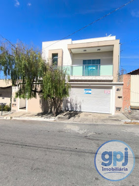 Casa para Locação em Francisco Lucas, Nova Serrana | 4 Dormitórios, 1 Suíte, 3 Banheiros
