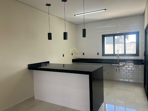 Casa em Condomínio no Jardim Eucaliptos em Sorocaba, 153m²,  03 dormitórios, 01 suíte , 02 vagas de garagem.