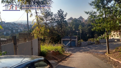 Torres de condomínio proximo ao lote