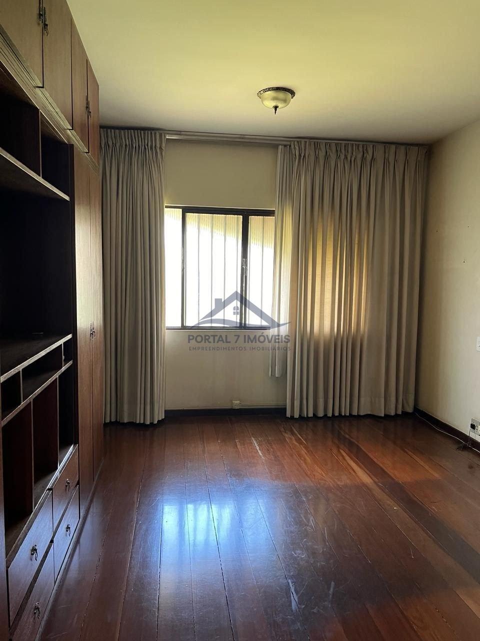 Casa à venda com 5 quartos, 2 suítes, 4 vagas e 578m² no Centro, Sete Lagoas (MG) — foto 8 de 17