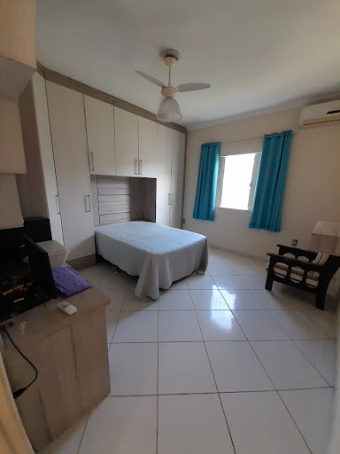 Encante-se com esta excelente casa localizada no Balneário Remanso, em Rio das Ostras, perfeita para quem busca conforto, praticidade e um ótimo espaço para viver bem. Com 125 m² de área útil, o imóve