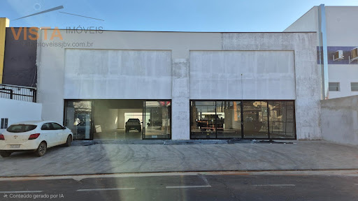 FACHADA COM AMPLA VISIBILIDADE 