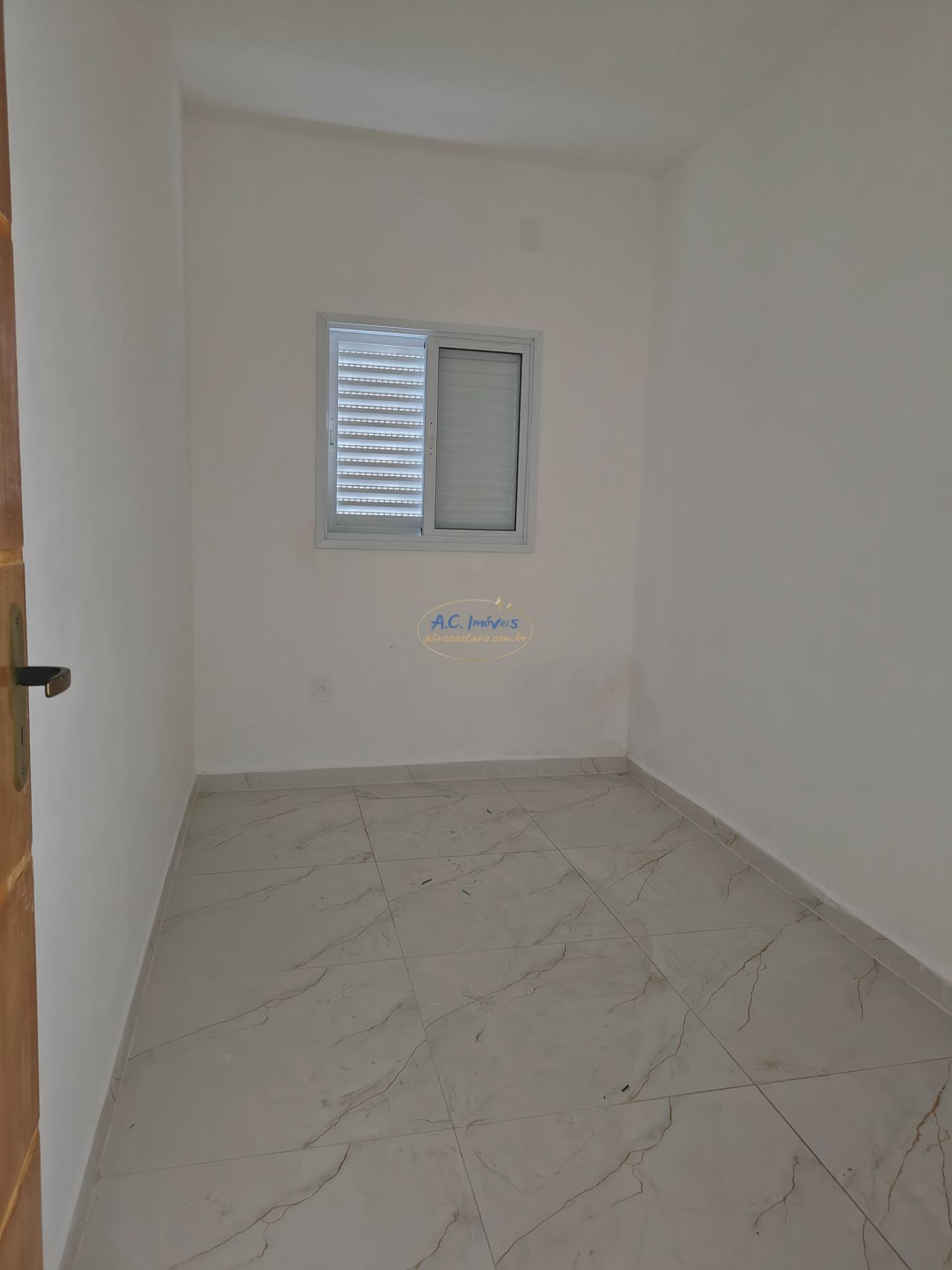 Casa à venda com 2 quartos, 1 banheiro, 1 vaga e 37m² no Jardim Melvi, Praia Grande (SP) — foto 4 de 10