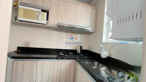 Cozinha mobiliada de apartamento 2 dormitórios em Santa Cruz do Sul