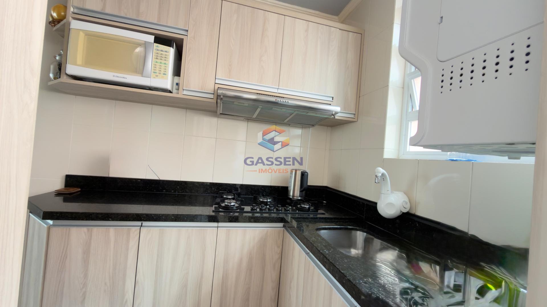 Cozinha mobiliada de apartamento 2 dormitórios em Santa Cruz do Sul