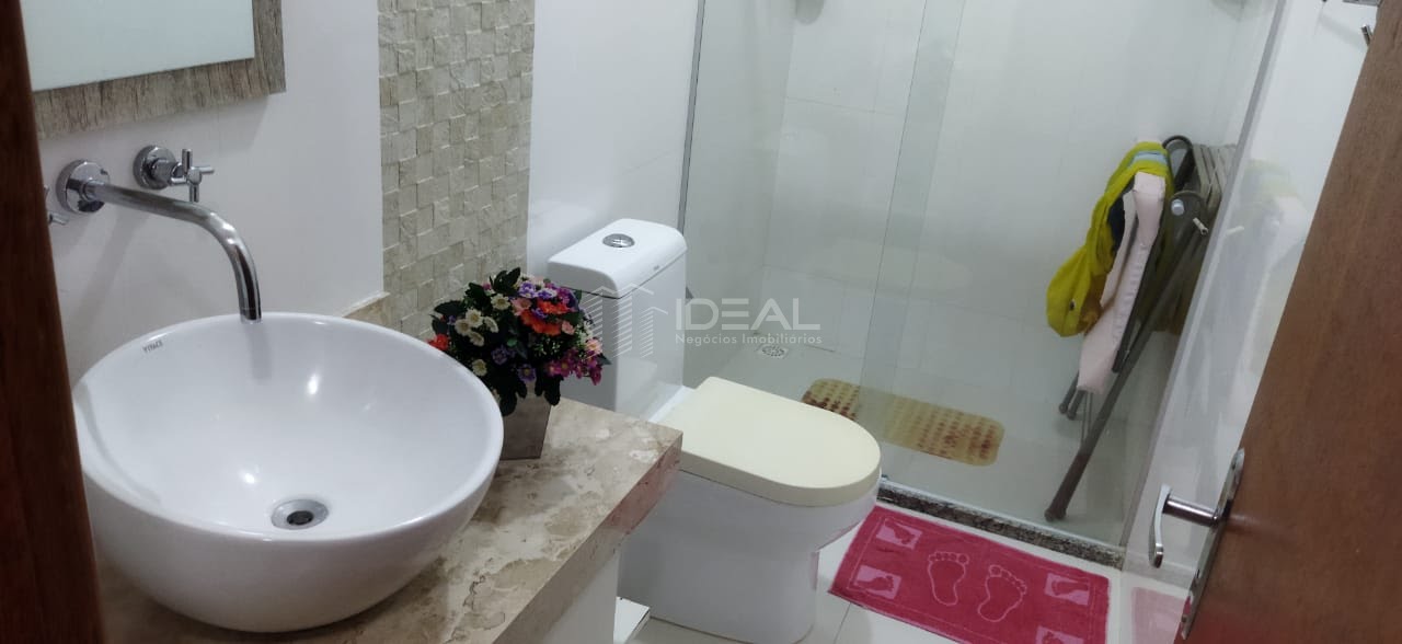 Casa com 2 quartos com suíte e varanda gourmet no Parque Imperial