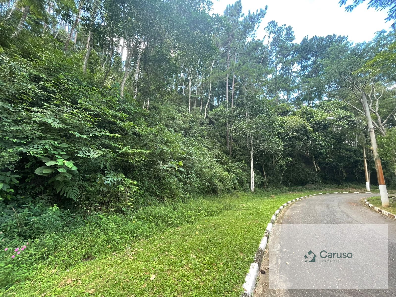 Terreno à venda com 1300m² de terreno no Arujázinho I, II e III, Arujá (SP) — foto 2 de 4