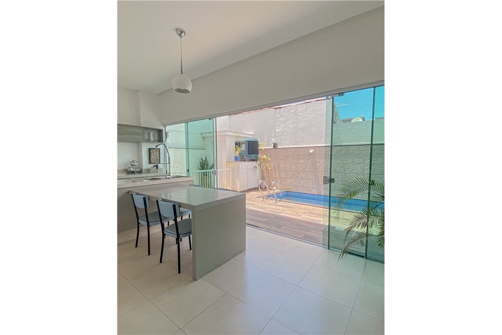 Casa à venda com 4 quartos, 5 banheiros, 2 vagas e 284m² no Centro, Balneário Camboriú (SC) — foto 9 de 30