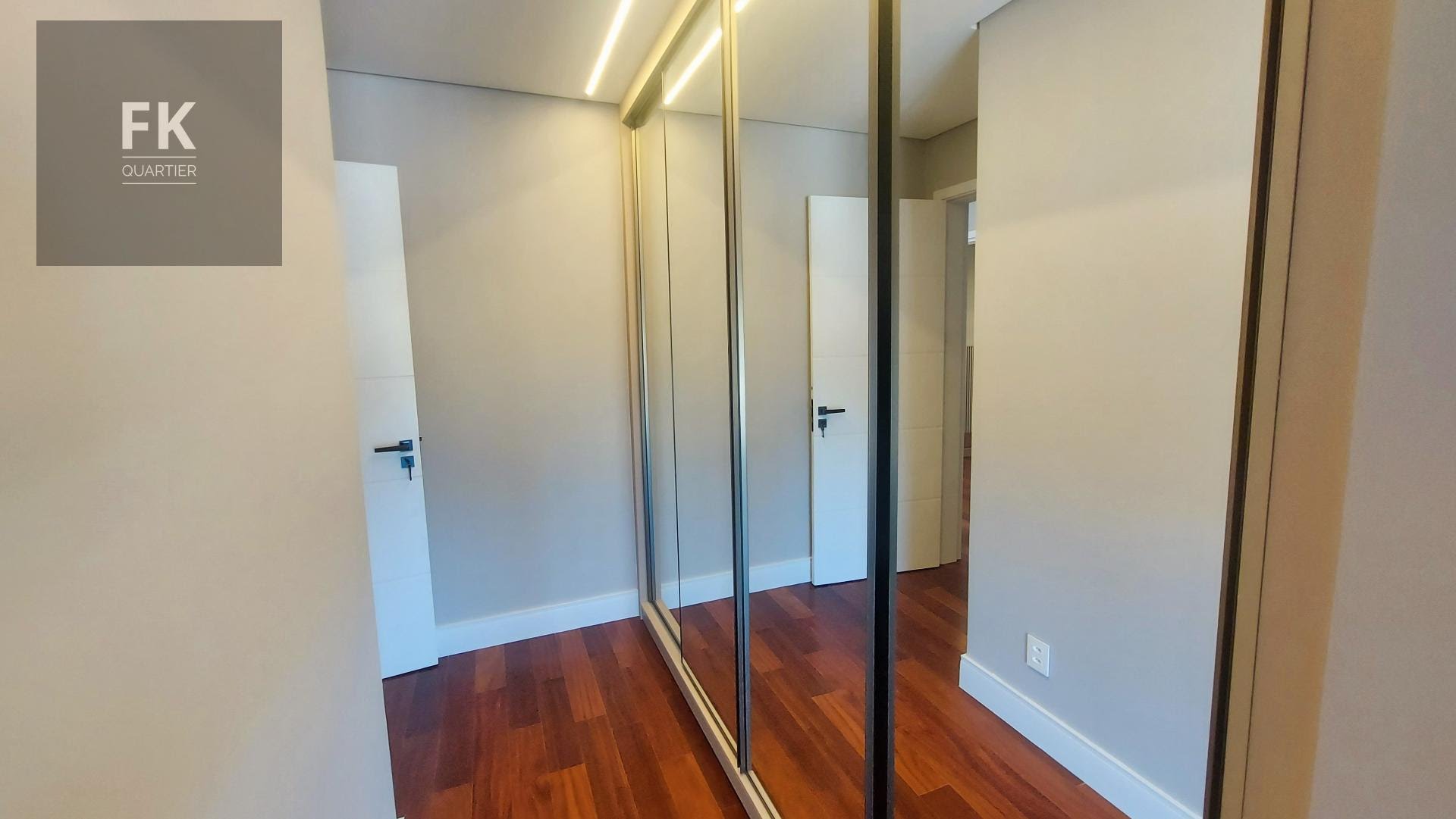 Casa à venda com 4 quartos, 4 suítes, 6 vagas e 540m² no Tamboré, Santana de Parnaíba (SP) — foto 19 de 26