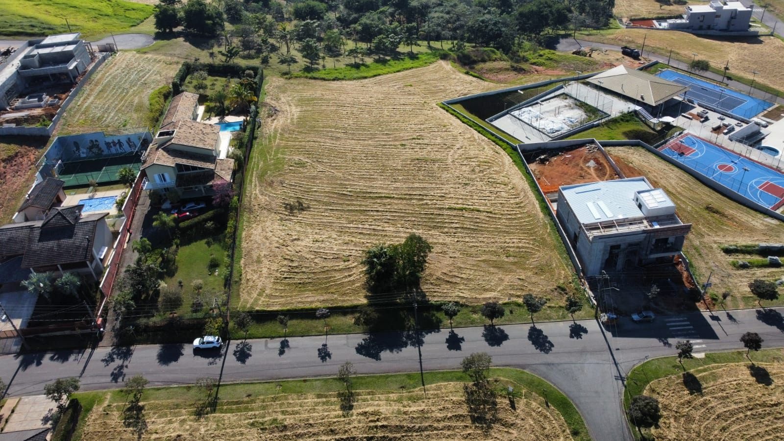 Terreno à venda com 1778m² de terreno no Parque Residencial Jequitibá, Jacareí (SP) — foto 2 de 4