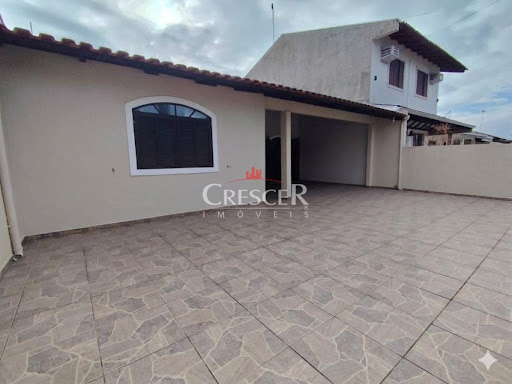 Casa a 80 metros do mar a venda no balneário Perequê  