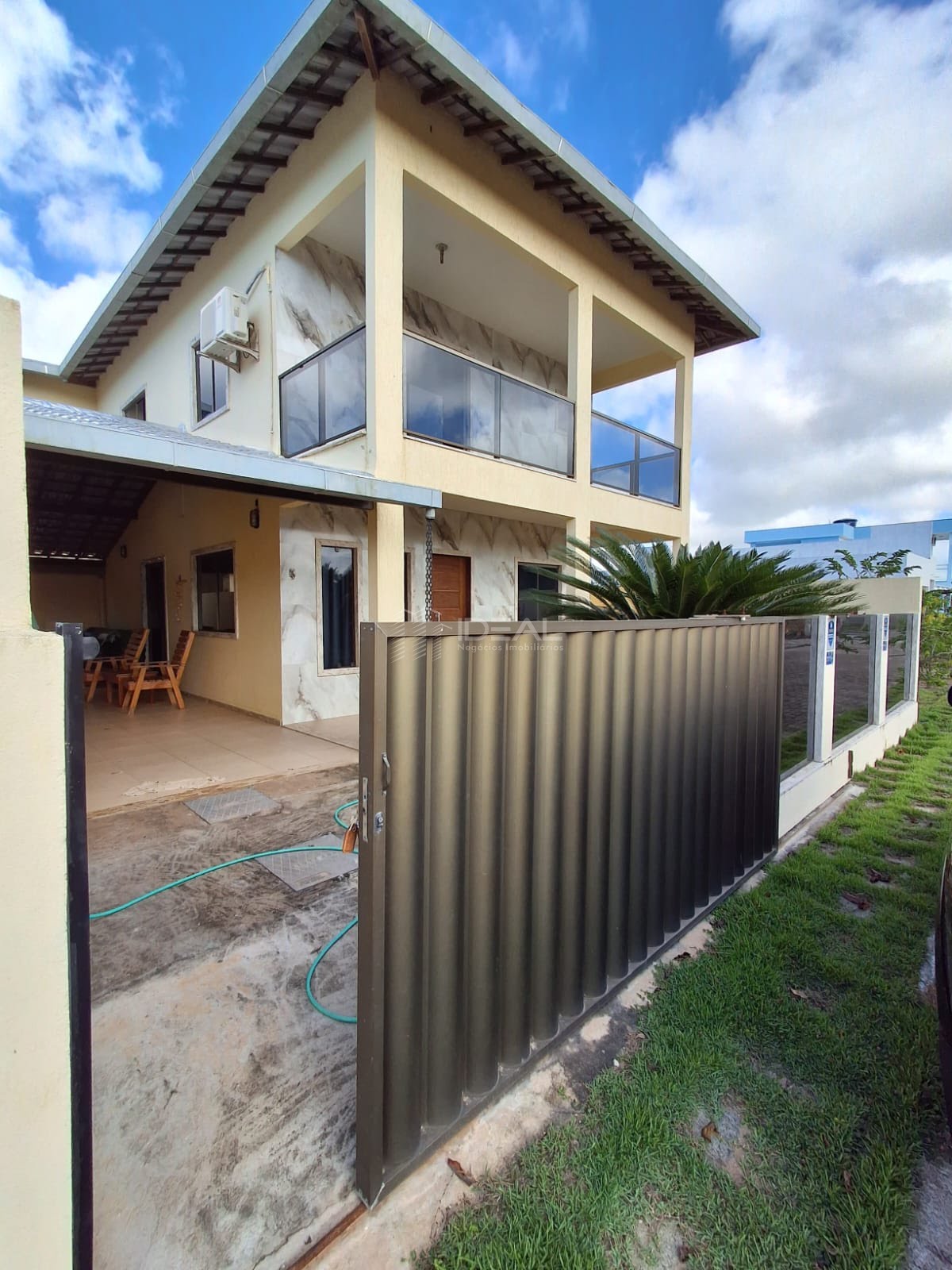 Casa dupolex de 4 quartos para venda no Condomínio Marisol na praia de Manguinhos - São Francisco, RJ
