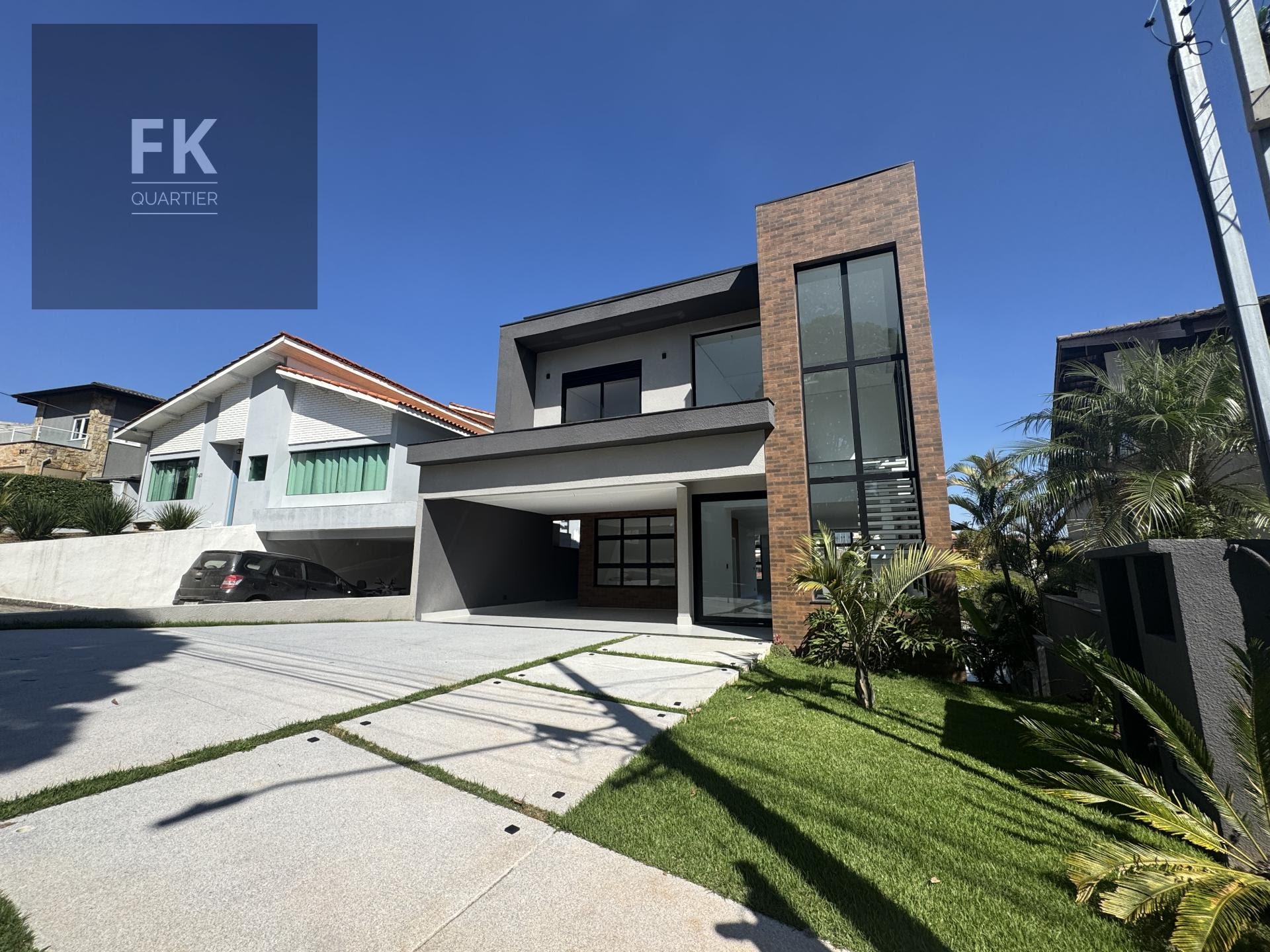 Casa à venda com 4 quartos, 6 banheiros, 4 vagas e 408m² no Alphaville, Santana de Parnaíba — foto principal