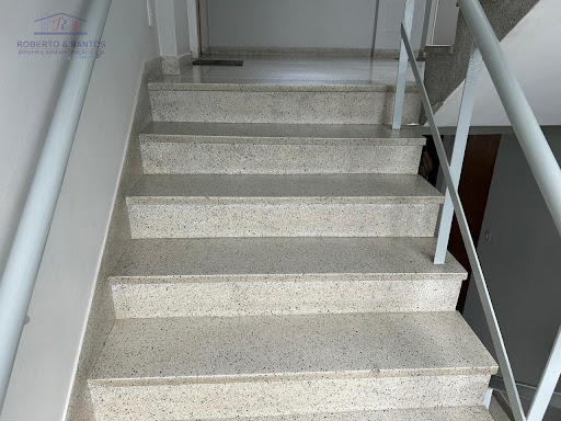 Escadas de acesso