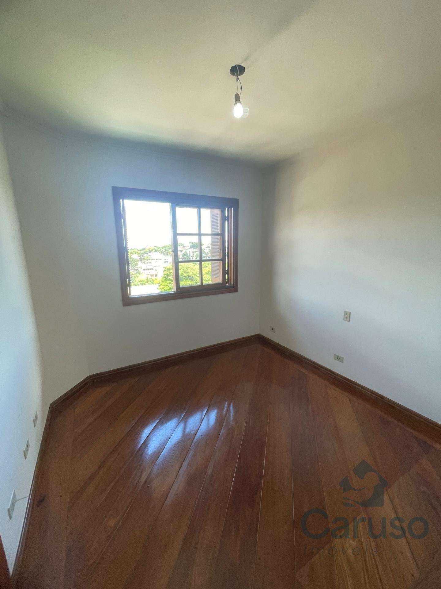 Casa à venda com 3 quartos, 1 suíte, 2 vagas e 267m² no Condomínio Arujazinho IV, Arujá (SP) — foto 10 de 29