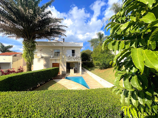 Casa moderna e integrada à venda por R$2.388.000