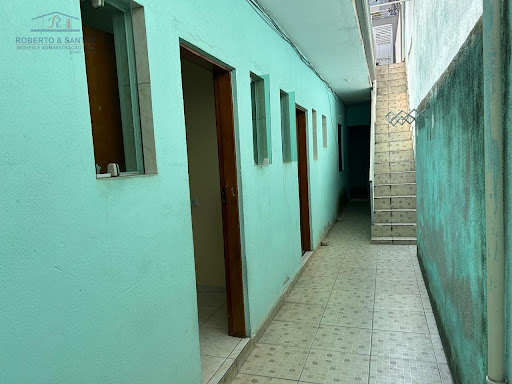 Corredor e porta de entrada