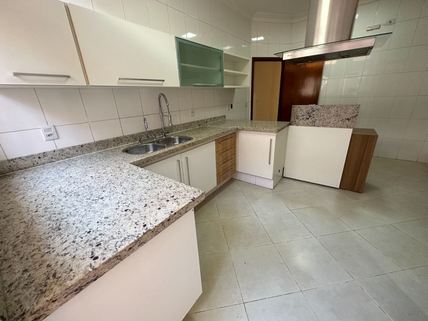 Casa à venda com 5 quartos, 3 suítes, 5 vagas e 324m² no Vila Tibério, Ribeirão Preto (SP) — foto 20 de 30