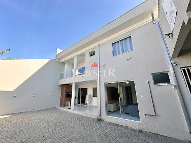 Sobrado com ponto comercial a venda em Matinhos