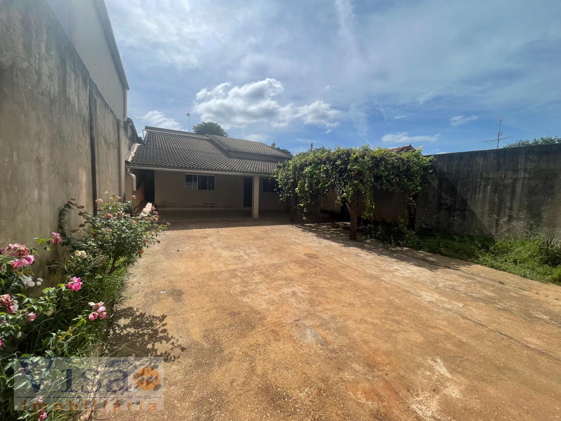 Casa à venda com 3 quartos, 1 suíte, 3 vagas e 180m² no Vila Cristiano, Paracatu (MG) — foto 2 de 22