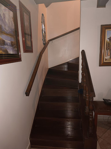 Escadas de madeira de lei