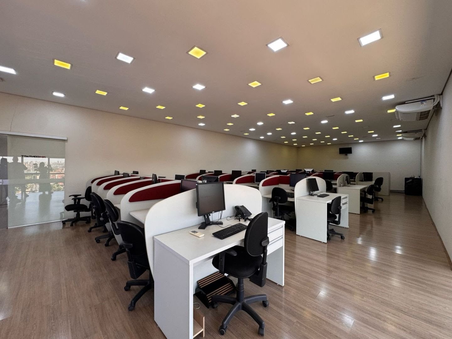 Comercial para alugar com 4 vagas e 360m² no Ipiranga, Ribeirão Preto — foto principal