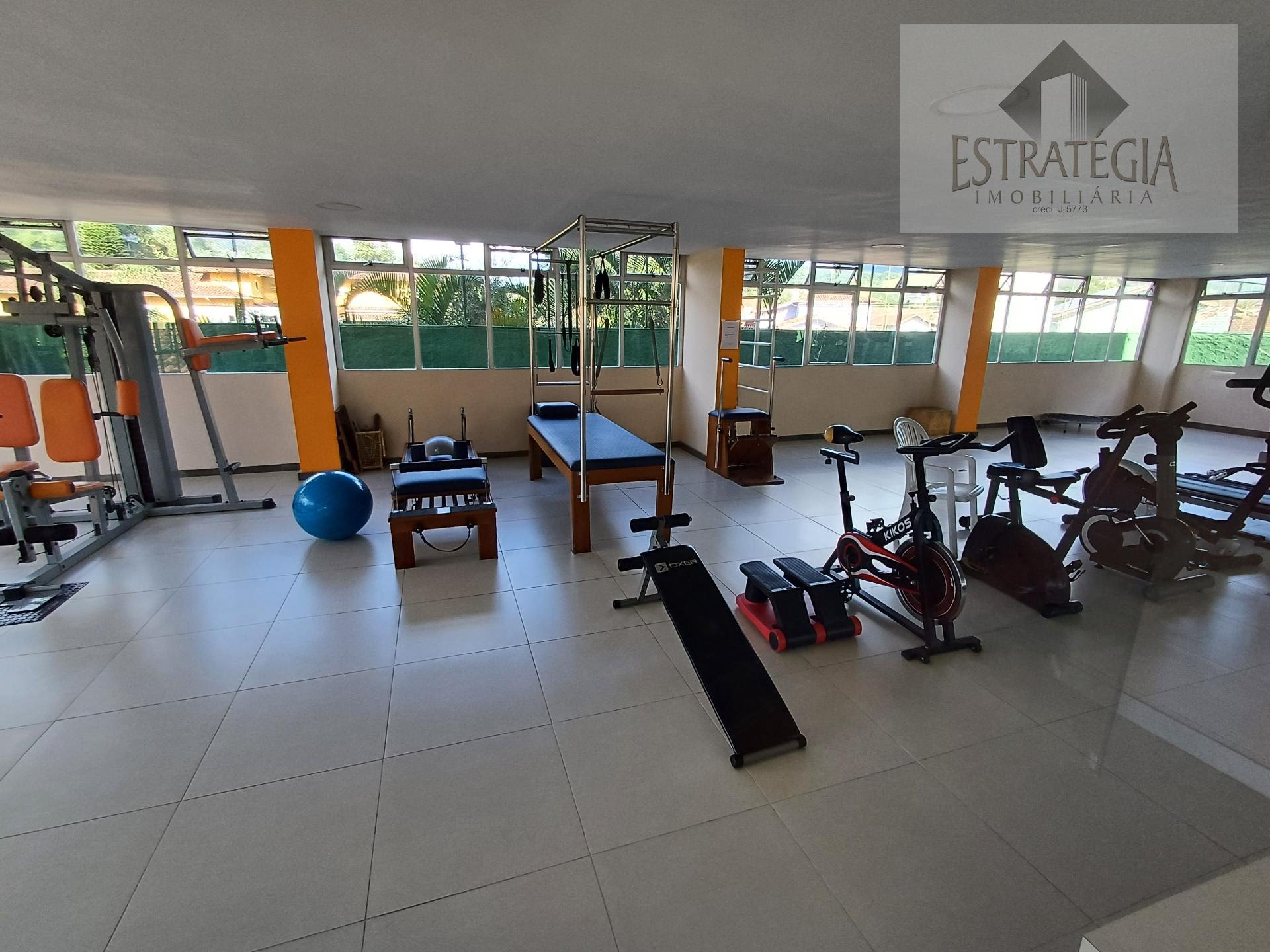 Apartamento à venda com 3 quartos, 1 suíte, 2 vagas e 120m² no Valparaíso, Petrópolis (RJ) — foto 24 de 28