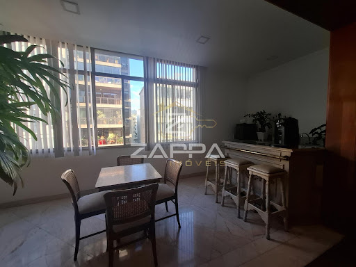 Apartamento à venda em Copacabana, 272m², 3 quartos, 2 suítes, 5 banheiros por R$2.300.000. Confira!