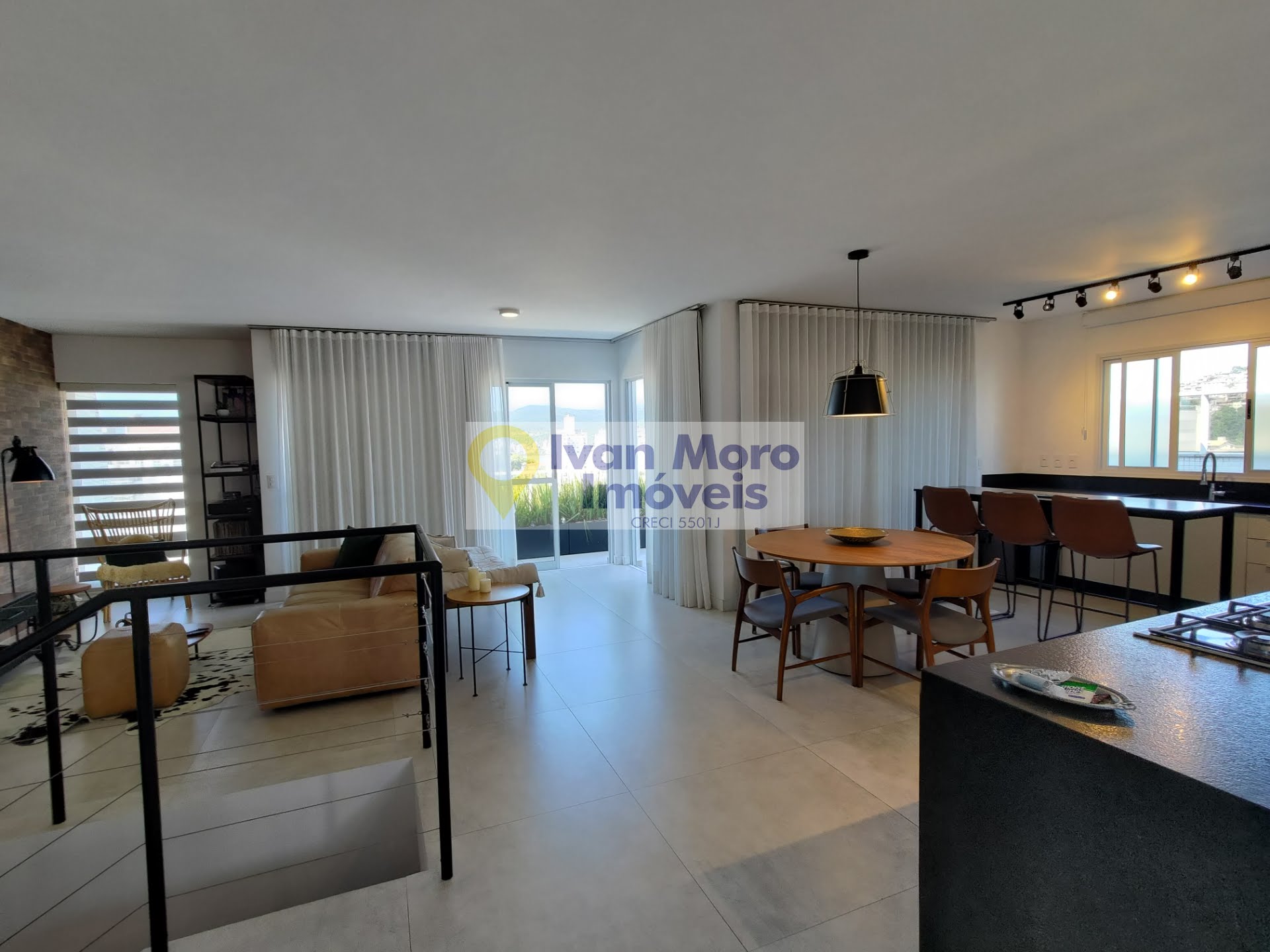 Cobertura à venda com 3 quartos, 4 banheiros, 3 vagas e 220m² no Agronômica, Florianópolis — foto principal