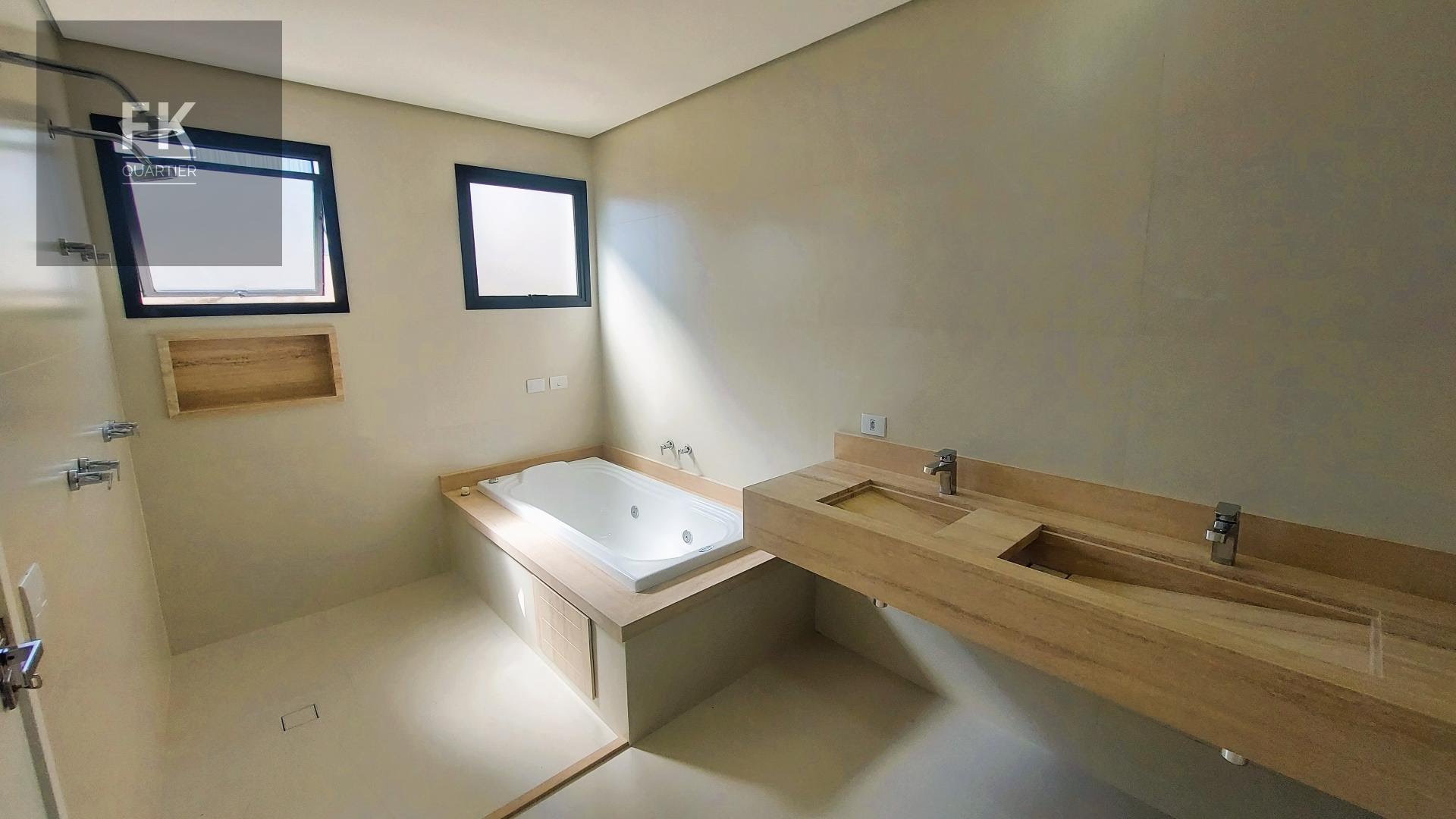 Casa à venda com 4 quartos, 4 suítes, 4 vagas e 385m² no Cidade Tamboré, Santana de Parnaíba (SP) — foto 23 de 26