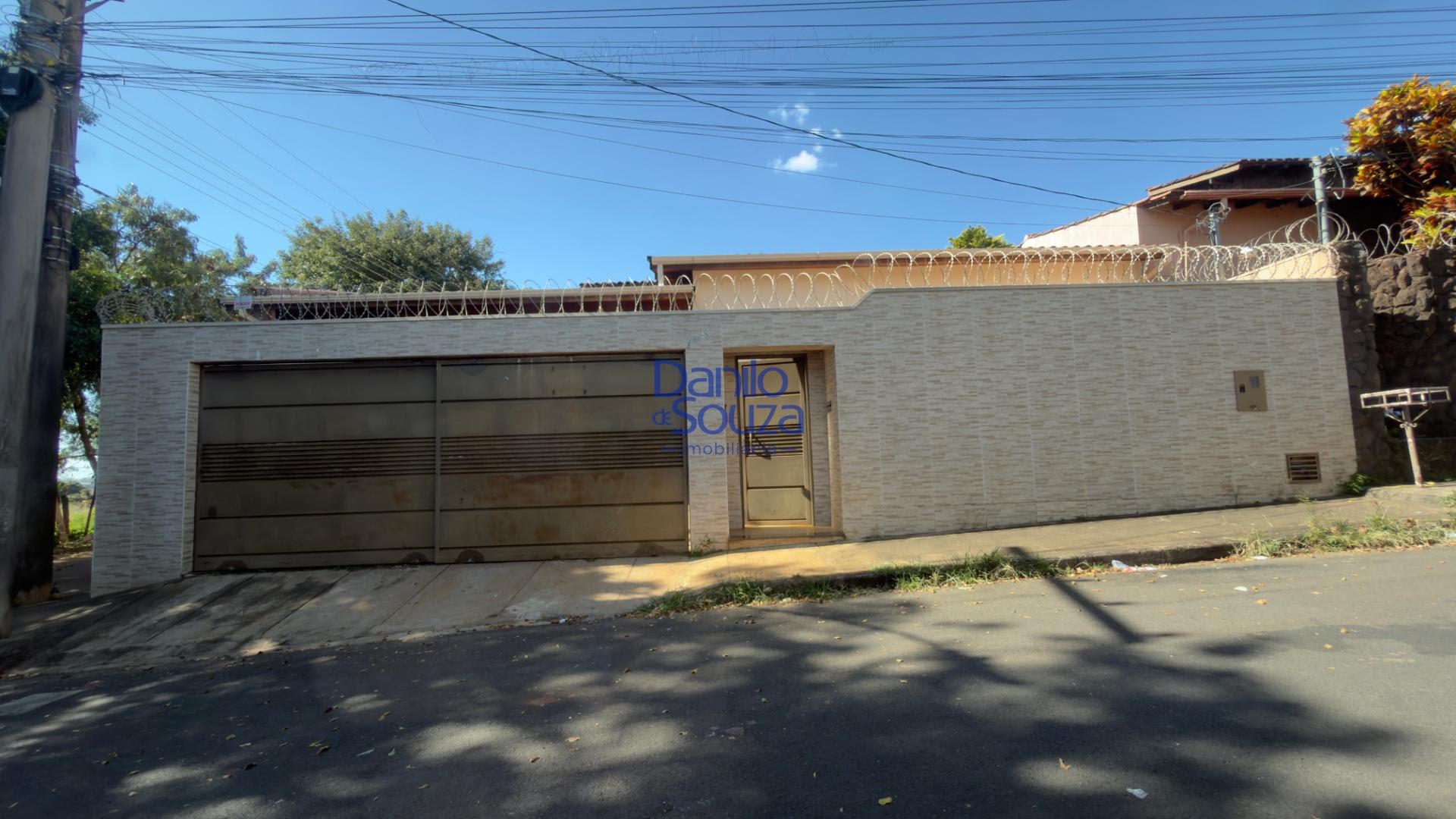 Casa à venda com 5 quartos, 2 banheiros, 2 vagas e 314m² no Jardim Residencial Bela Vista, Araxá — foto principal