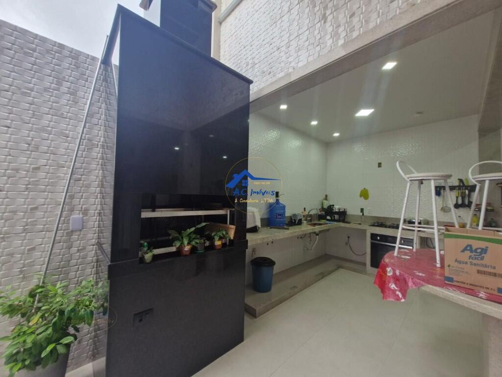 Casa à venda com 3 quartos, 1 suíte, 2 vagas e 177m² no Maracanã, Praia Grande (SP) — foto 2 de 26