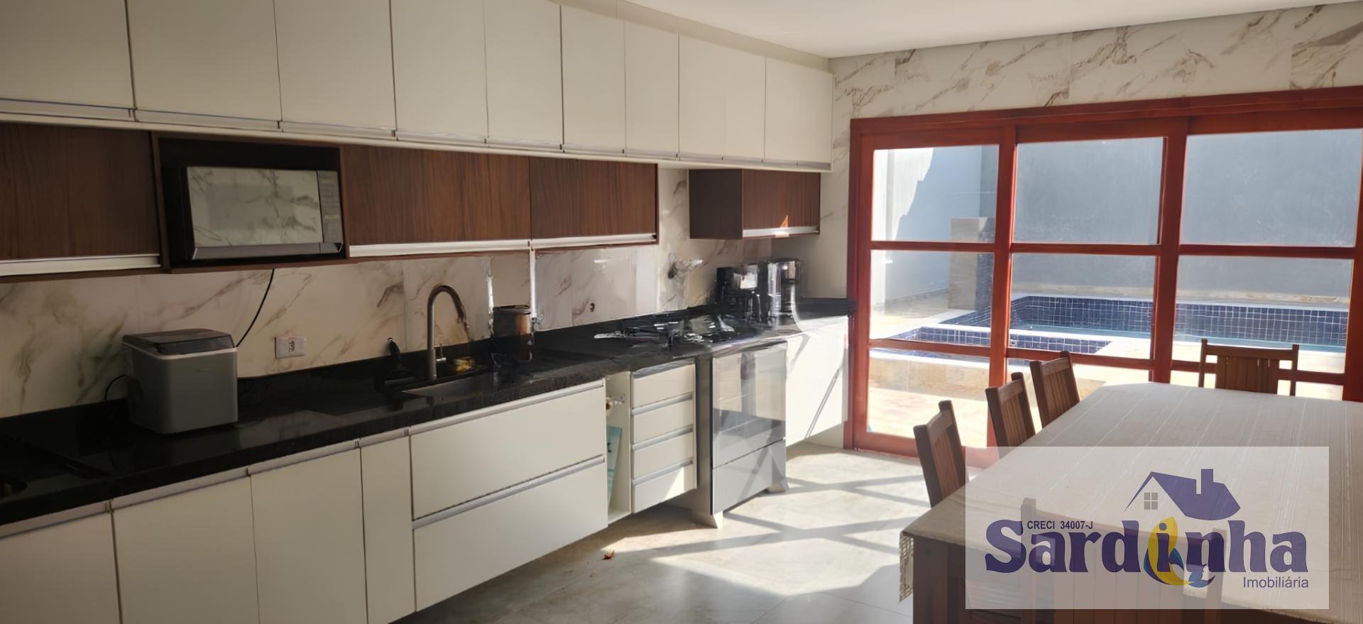 Casa à venda com 6 quartos, 5 suítes, 3 vagas e 300m² no Balneário Praia do Pernambuco, Guarujá (SP) — foto 18 de 24