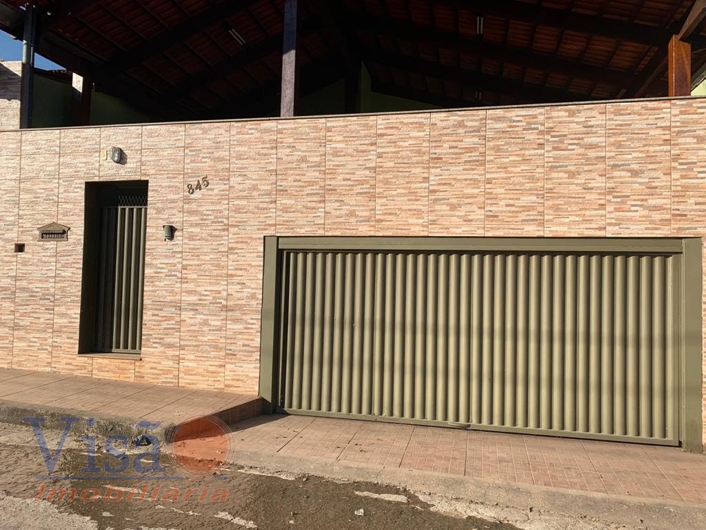 Casa para alugar com 4 quartos, 2 banheiros e 2 vagas no Alto do Corrego, Paracatu — foto principal