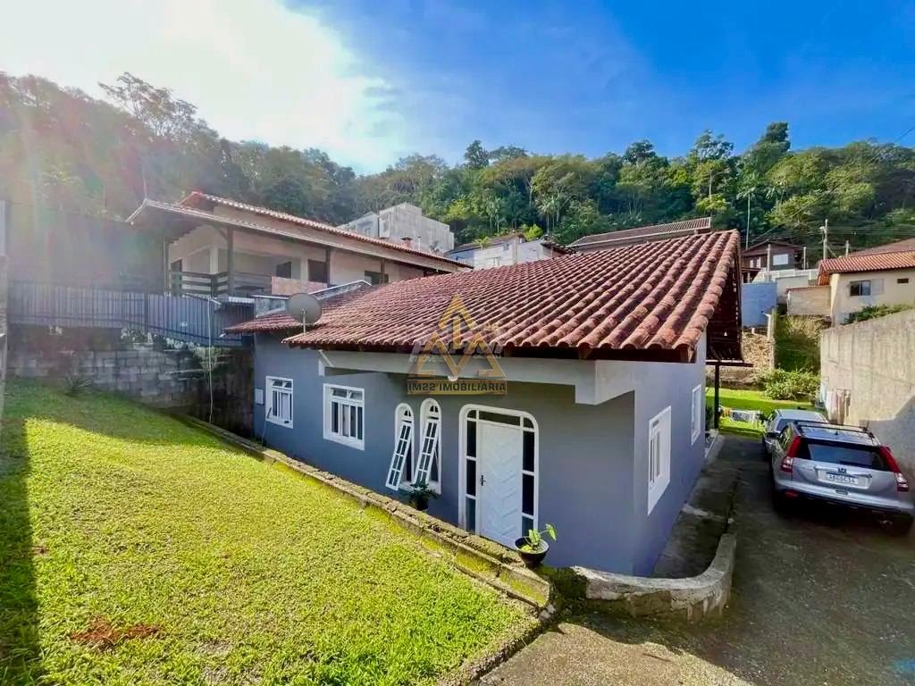 Casa à venda com 3 quartos, 2 banheiros, 2 vagas e 143m² no Velha Central, Blumenau — foto principal