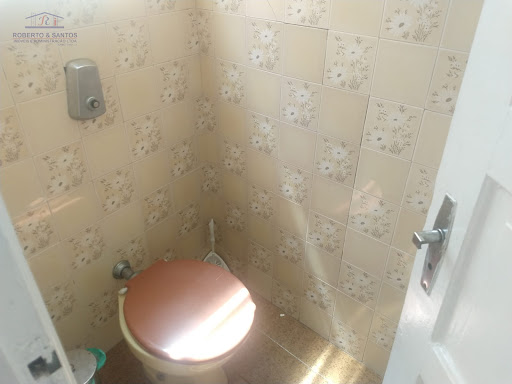 Banheiro na área de serviço