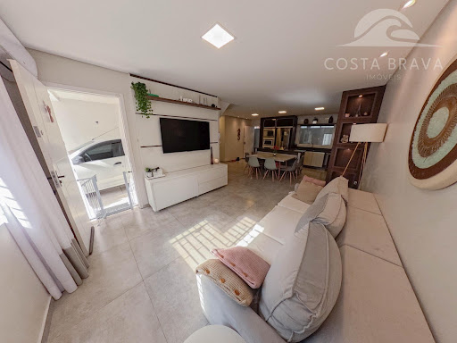 Seu Novo Lar: Lindo Sobrado Triplex Espaçoso em Caiobá