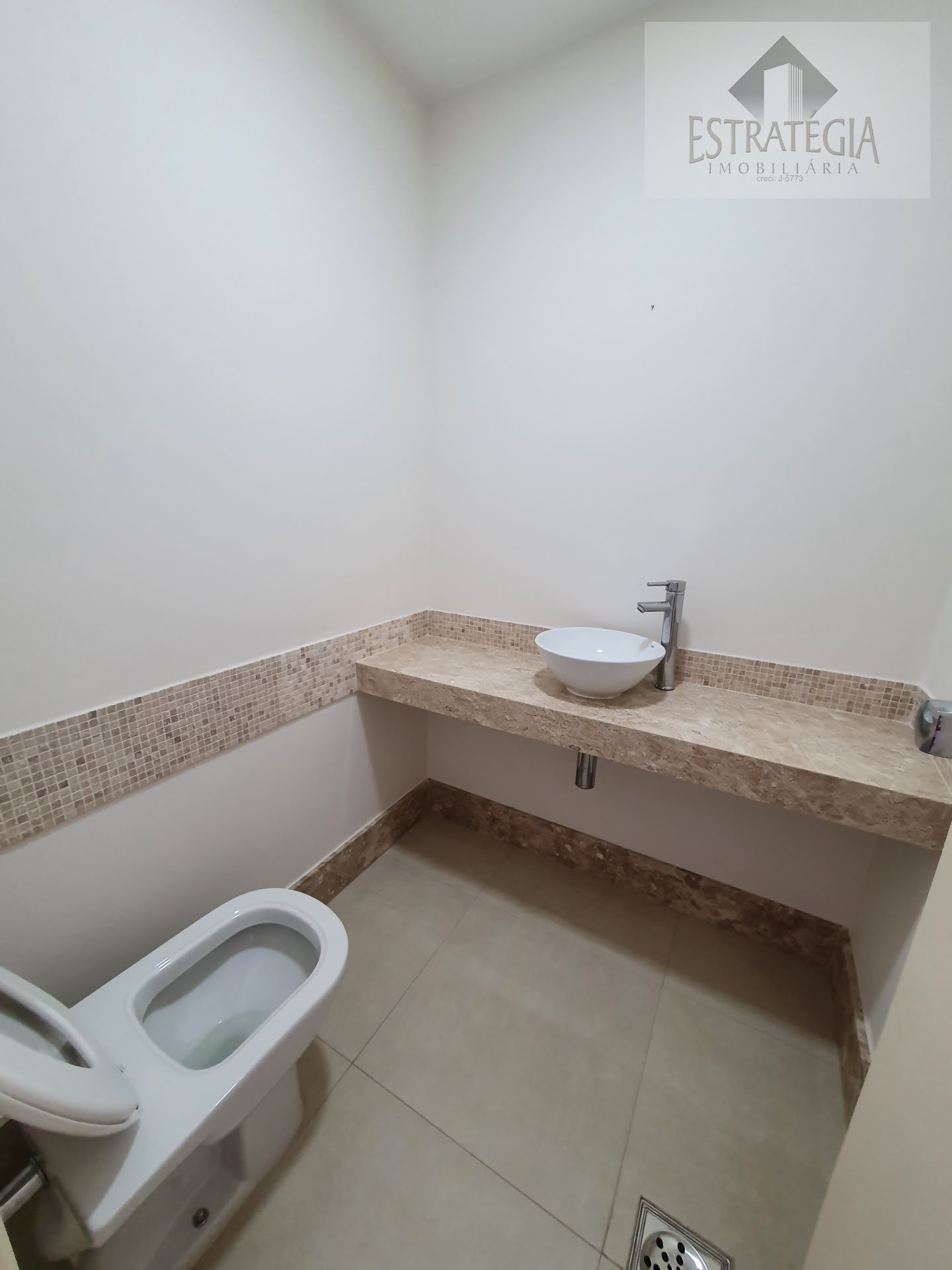 Apartamento à venda com 3 quartos, 1 suíte, 2 vagas e 120m² no Valparaíso, Petrópolis (RJ) — foto 13 de 28