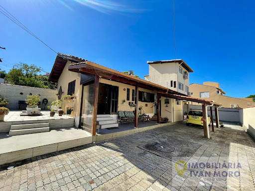 Casa à venda em Santinho  -  Florianópolis