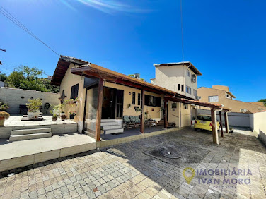 Casa à venda em Santinho  -  Florianópolis
